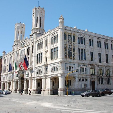 Appartamento Nel Centro Di Cagliari-Parcheggio Interno Riservato Exterior photo